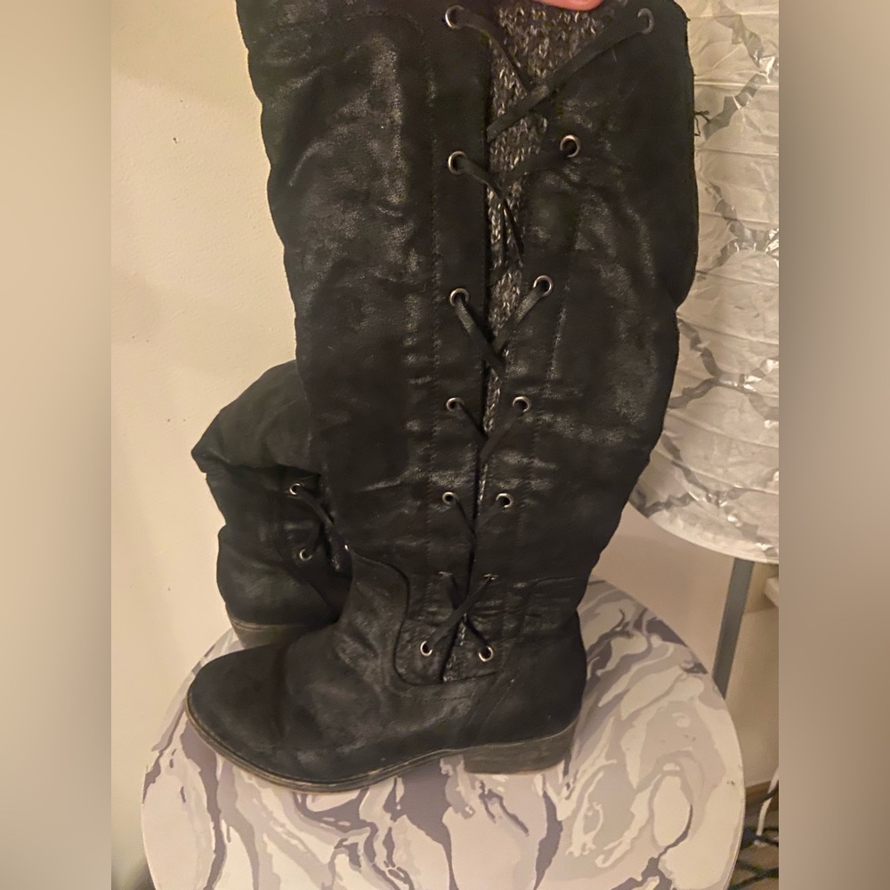 8.5 zippered boots with lace detail